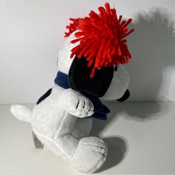 Snoopy Plush Peanuts Musical Plush 9" with Scarf & Earmuffs - Works - 2019 NEW - Picture 3 of 8